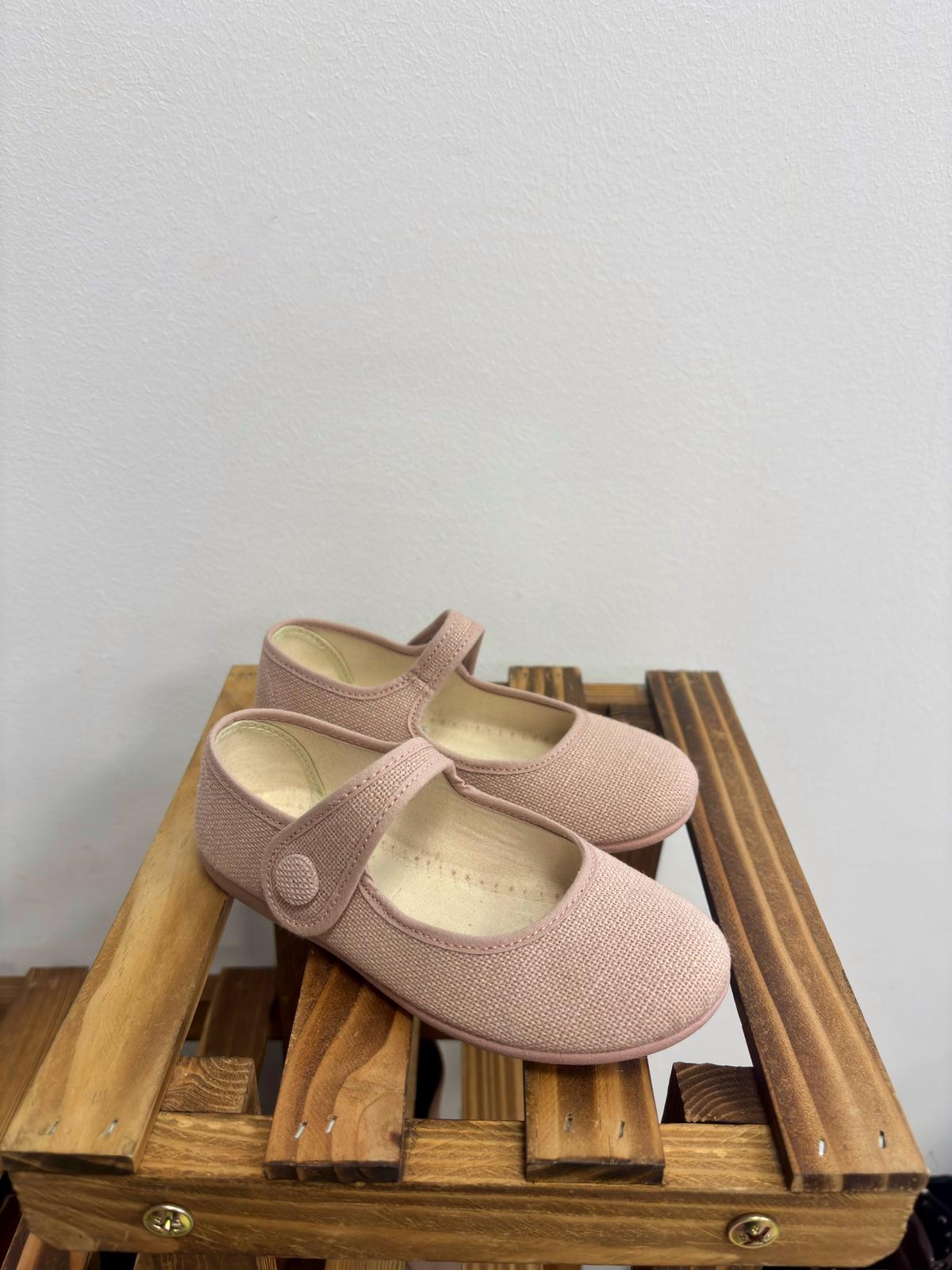 755/MERCEDITA LINO ROSA MAQUILLAJE BOTÓN