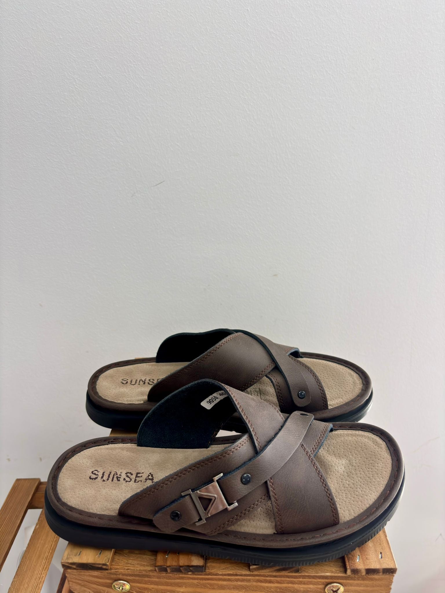 9050/SANDALIA MARRÓN
