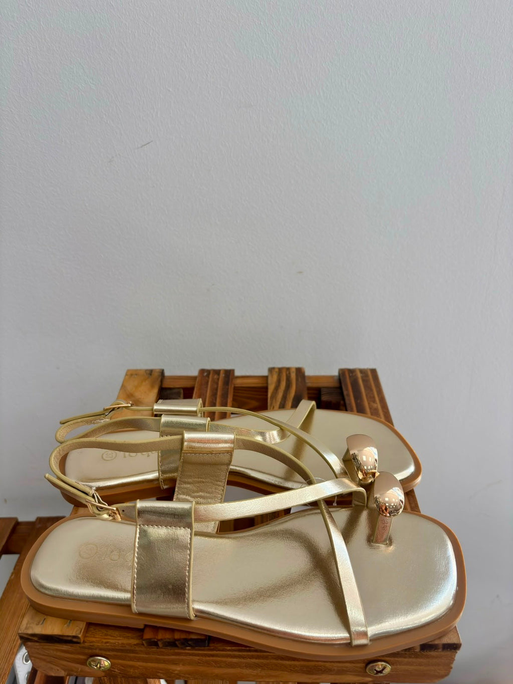 FLAT SANDAL