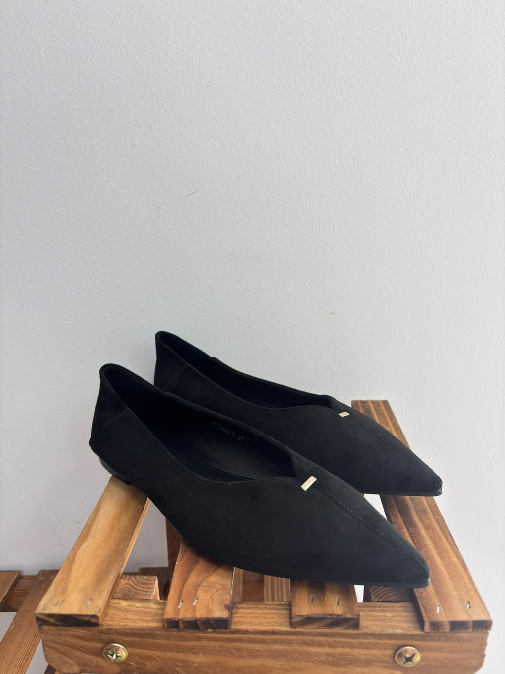 ZYAA821/MANOLETINA STILETTO DETALLE NEGRA