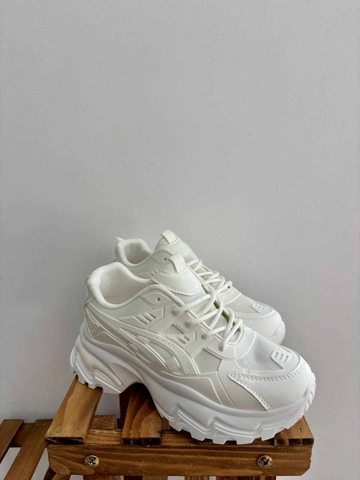 Zapatillas blancas total look
