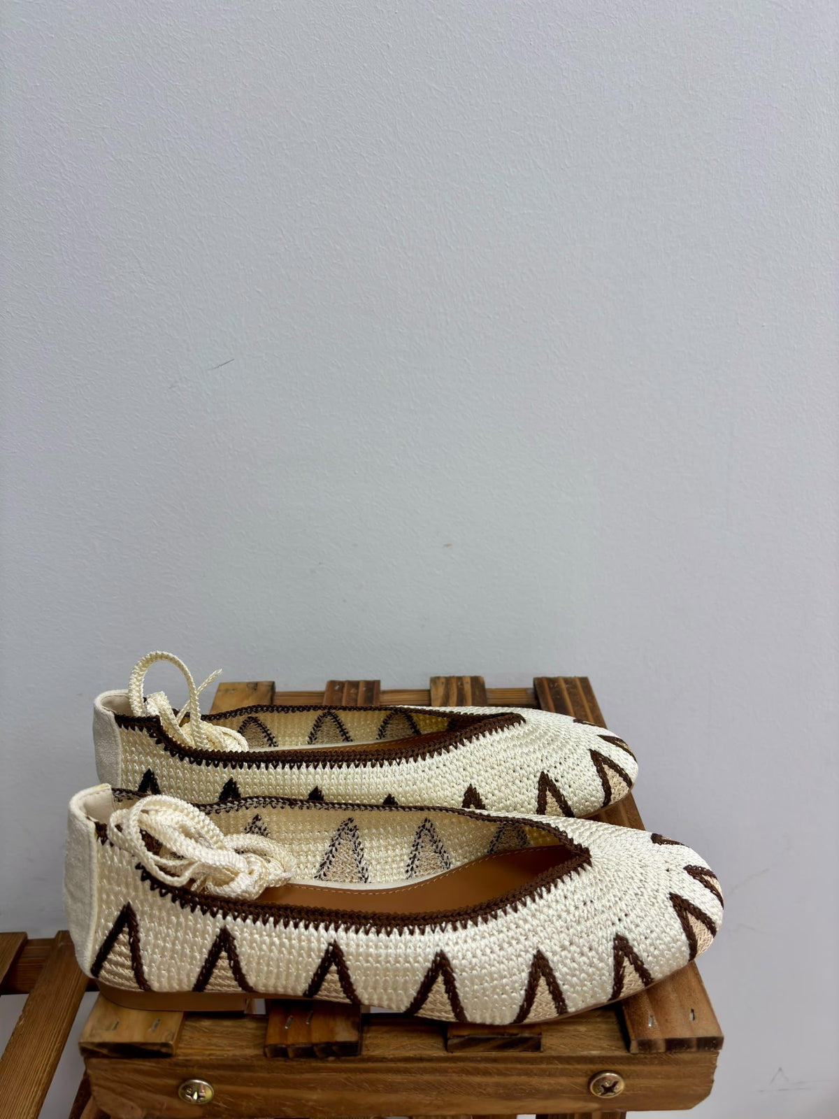 6868263/MANOLETINAS CROCHET BEIGE