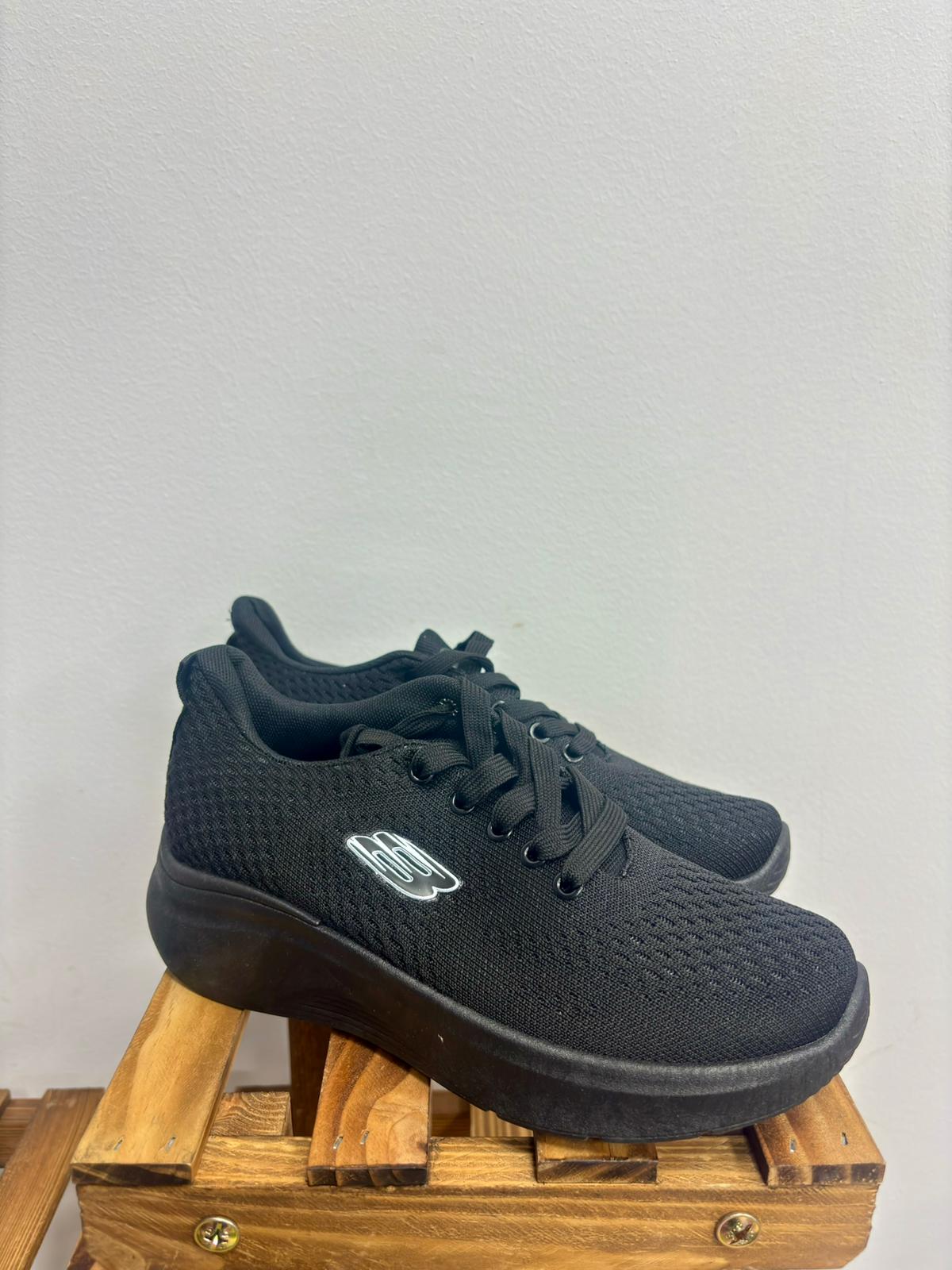 Deportiva ligera negra