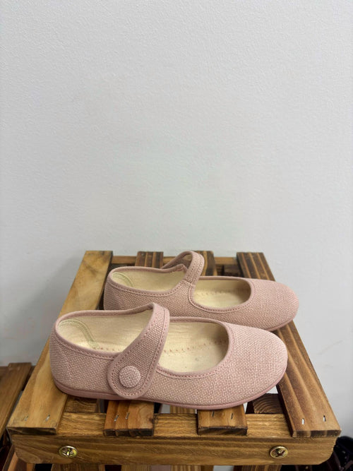 755/MERCEDITA LINO ROSA MAQUILLAJE BOTÓN