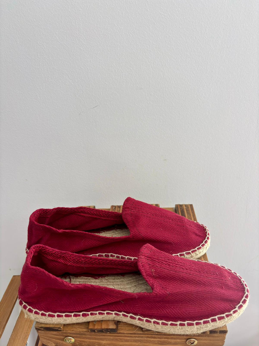 600/ZAPATILLA ESPIGAS BURDEOS
