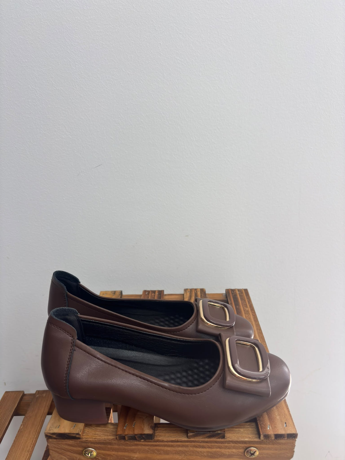 628/ MANOLETINA MARRÓN DETALLE