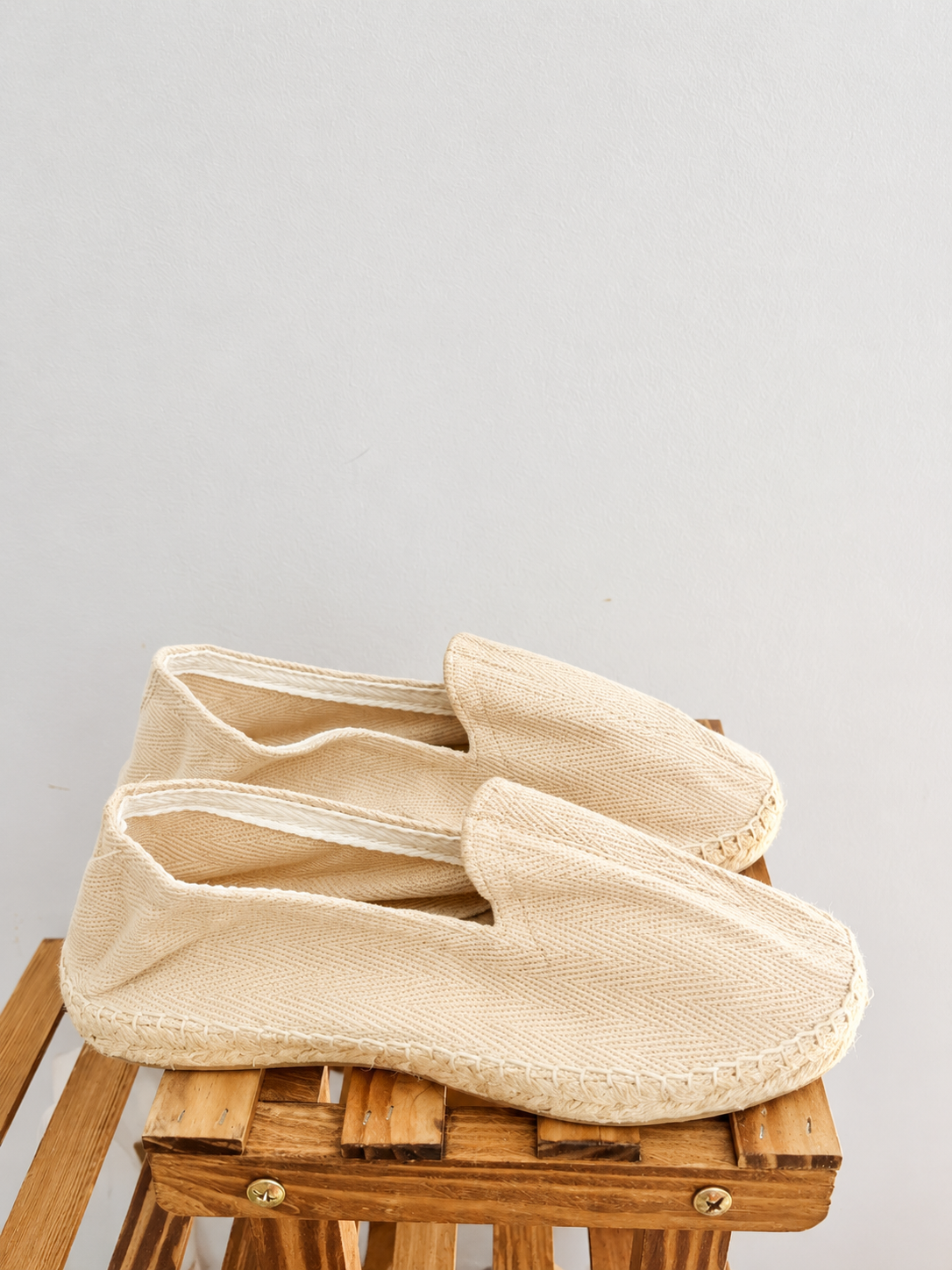 600/ZAPATILLA ESPIGAS BEIG